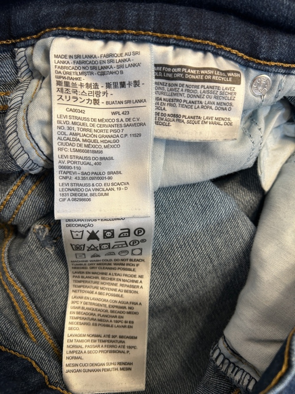 Levi's 724 High Rise Straight Crop Jeans in Dark Blue Wash Women 28 - Picture 8 of 9